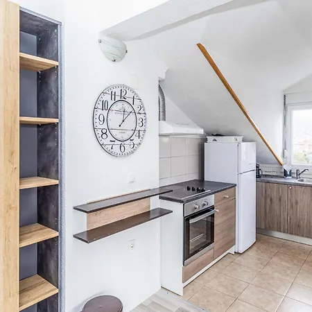 Lägenhet Beautiful In Kastel Stari With Kitchen
